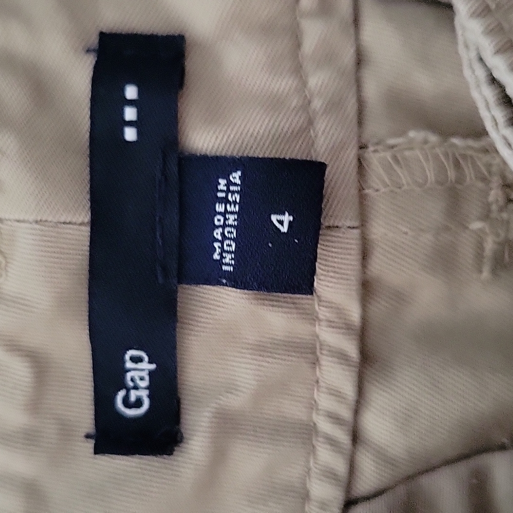 Gap Shorts - Picture 3 of 4